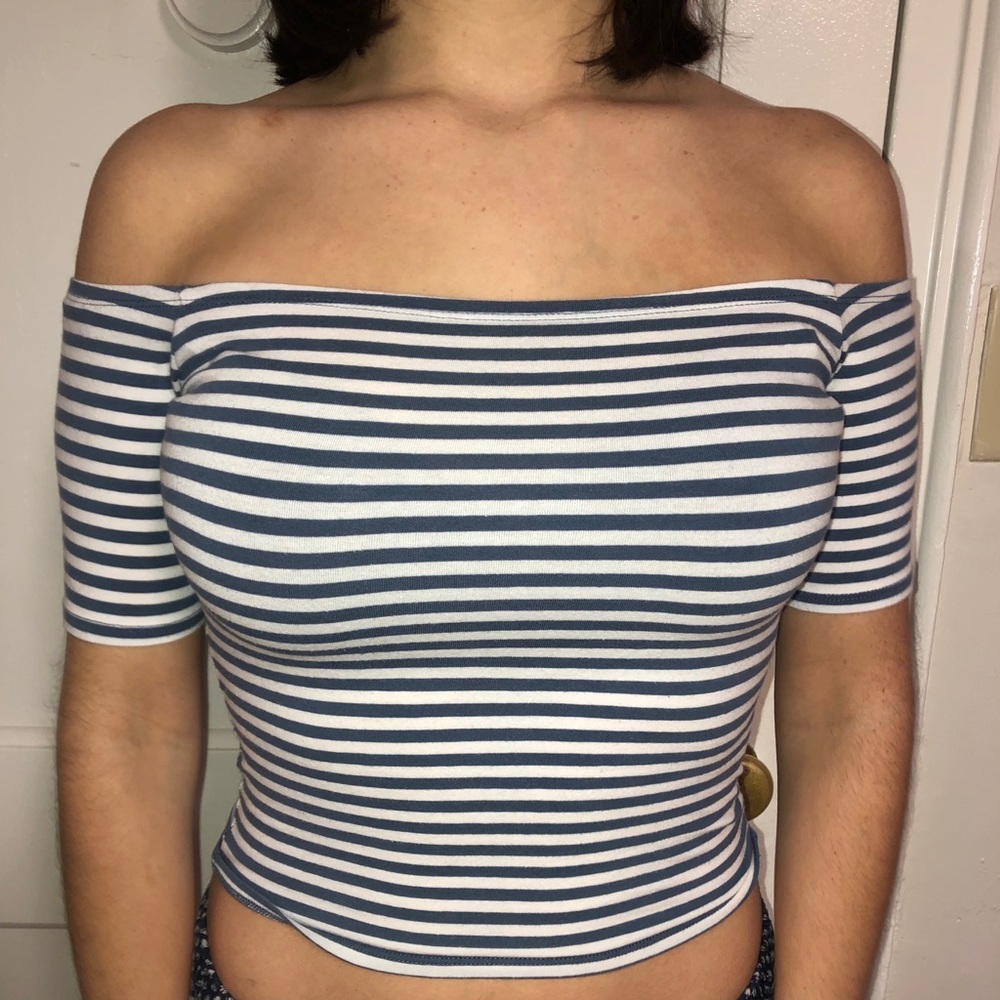 Off the shoulder A&F stripe top